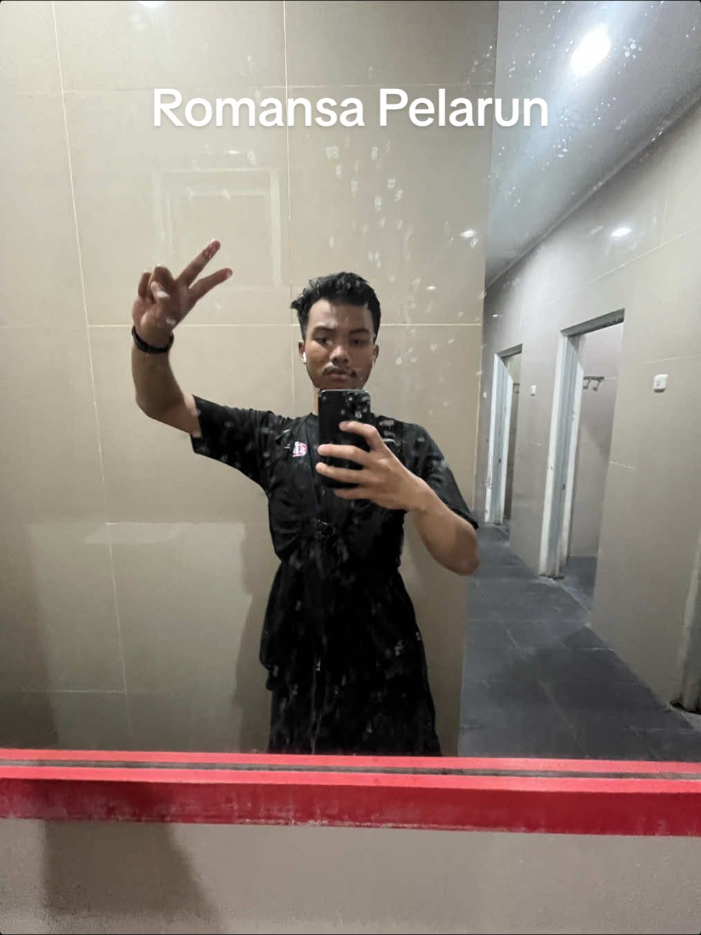 Kadang romantis itu nggak harus sama pasangan… tapi sama diri sendiri. Lari  ➡️ hati lebih lega Mie ayam hangat ➡️ hidup lebih bahagia Romantisnya sederhana, tapi nyata. #Running #selflove #healing #fyp 