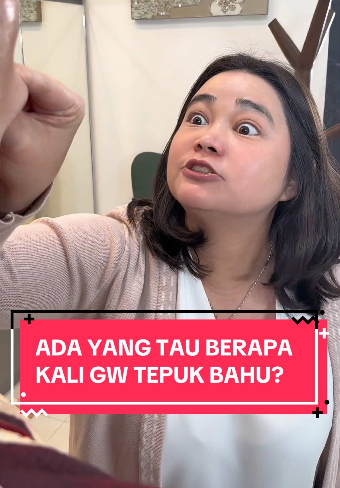 ADA YANG TAU BERAPA KALI GW TEPUK BAHU? #fyp #tranding #fypdongggggggg #foryou #fypシ゚viral #dennysumargo #fypage #iniitumakingampang 