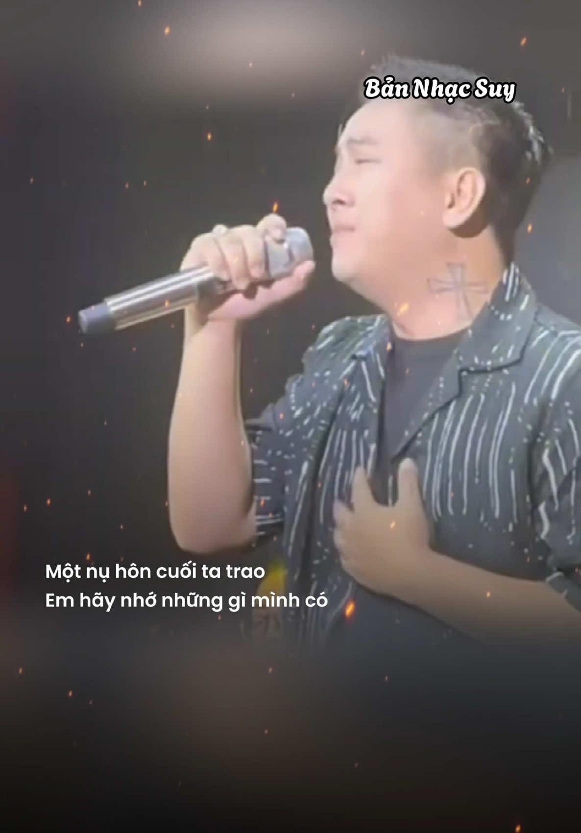 Đoạn đường thật ngắn em ơi, anh muốn ôm em thêm lần cuối… “Bình Yên Nhé - Hoài Lâm” #binhyennhe #hoailam #BanNhacSuy #xh 