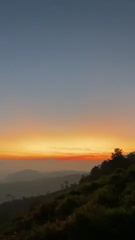 Pangradinan ketika sesuai ekspetasi✨🥺#pangradinan #sunrise #goldenhour #gunung #fyp 