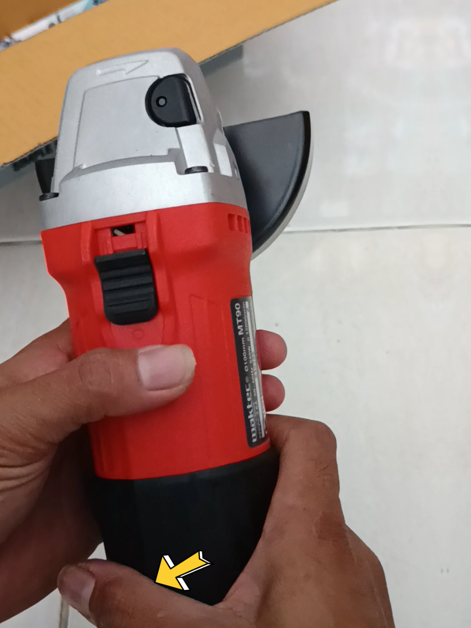 MAKTEC MT90 Gerinda Tangan 4