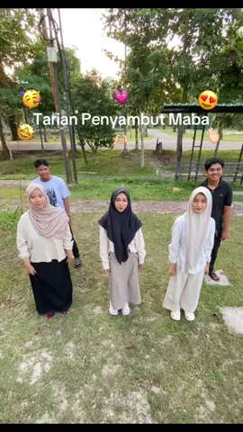 🛶✨ Kalau biasanya pacu jalur di sungai, sekarang pacu jalur pindah ke PKM! 😂 Gas joget duluu buat sambut MABA 2025 🎶 #pbakuinsuska #PBAK2025 #pbakseru #ceritamaba #pbakasik