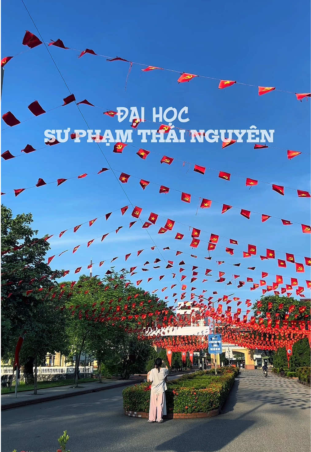 Bầu trời rực sáng ánh cờ đỏ sao vàng tại Đại học Sư Phạm Thái Nguyên #xuhuong #thainguyen #suphamthainguyen 
