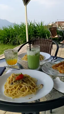 nikmatnyaa #WeekendVibes #minggu #cafe #havenville #trawasmojokerto 