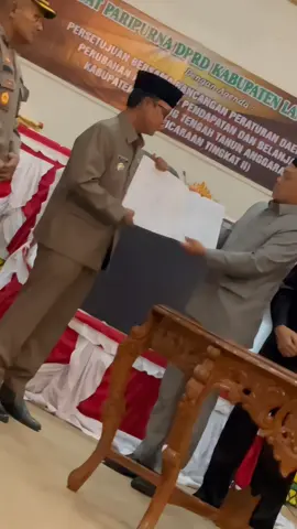 Ciri Kepribadian yg harus di jauhi 1. Egois dan Mementingkan Diri Sendiri. ... 2. Tidak Konsisten. ... 3. Tidak Setia. ... 4. Tidak Merasa Bersalah atau mau benar sendiri. ... 5. Memutarbalikkan Fakta. ... (Gayuh Tri Pujingwati) #lampungtengahwonderfullzone #millenialsquad #arditowijaya #ayo1kanindonesia #ardito_wijaya      