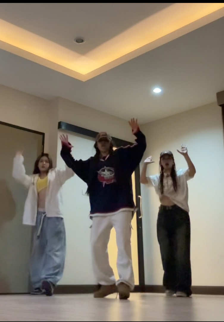 @t2the__m @ป้อนป้อนโจ ( Dc : @Akanenmiyoshi )  #updown #fyp #dance #05 #dancechallenge 