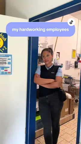 Niemand arbeitet fleißiger, als bei mir in der Filiale🥰 welche Arten von verdrücken der Arbeit kennt ihr ? Und ich meine nicht im Wc verstecken 😂 @Katharina @Lena #fy #lidl #bestie #fyp #funn 