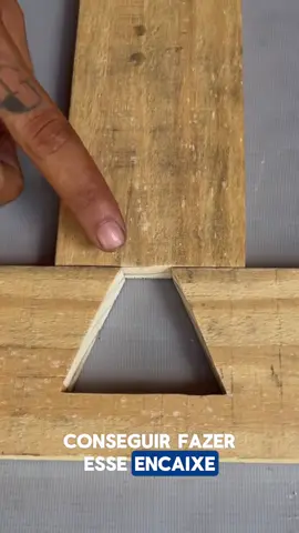O encaixe que só mestre consegue fazer 🪚✨ Sarcasmo à parte, técnica de precisão #Brasil #Carpintaria #DIY