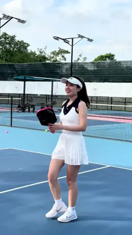 Sau 1 năm đánh trái 1 tay giờ t bắt đầu tập đánh backhand 2 tay :))))) #review #NguyenKieuMy #fashion #pickleball #pickleballvietnam 