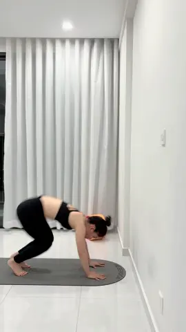 Hít thở và cân bằng 🌱 Té thì lên lại chứ sao 😂 #yoga #yogi #fyp #thaydoibanthan #cogangmoingay💪 