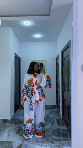 Two piece set  Uk size 8 to 16  Kindly WhatsApp 0246724848 to order (payment confirms your order)  #zeinabzeityl #zeitylstyles #madeinghana🇬🇭 #palazzopants #africanwearsforwomen 