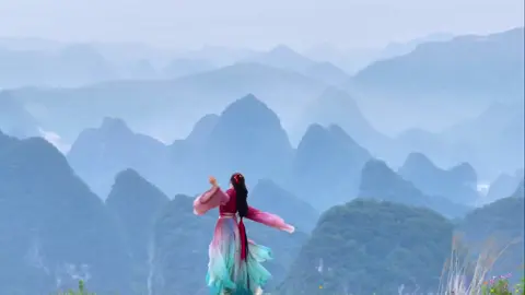 那远山呼唤我～ #柳州旅游攻略 #千里江山图 #江山如画 #战国袍的宿命感 #惊鸿一瞥 