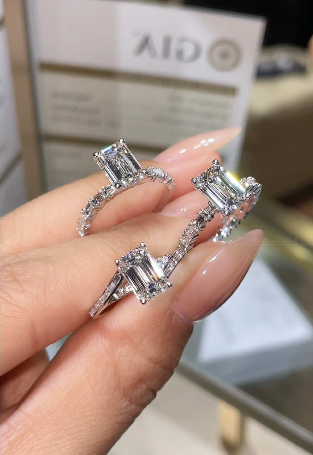 Kim cương #Emerald đẹp đến mức nào 💎💍 #jewelry #ringtone #emerald #stunning #luxuryvibes #viênchủkimcương #jewelrybusiness #nhẫnkimcương #xuhuong #viralvideo #lucasdiamond 