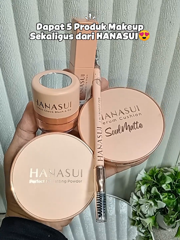 ✨Paket hemat ala cantik maksimal!✨ Cuma 1 paket sudah dapat 5 produk makeup Hanasui 🫶 Harga ramah kantong, hasil tetap glowing & on point ✨💄 👉 Siap bikin look kece tanpa bikin dompet nangis? #hanasuimakeup  #hanasuimakeup5in1 #hanasuimakeup1set #hanasuikoreanmakeuplook