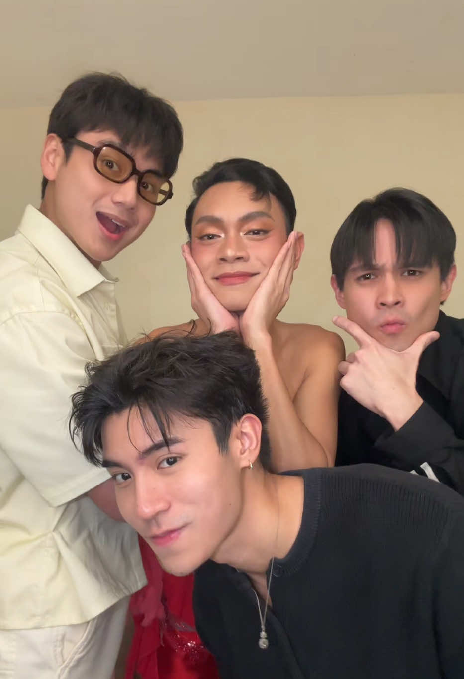 BIG 4 KAPAMILS Y'ALL! @River @ralph de leon @brent manalo 