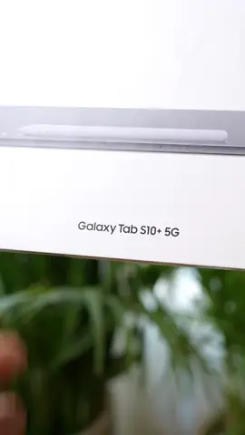 Samsung Galaxy Tab S10+ 5G ASMR Unboxing Let's unbox the Samsung Galaxy Tab S10+ 5G! This is one beautiful and feature packed tablet! X Specs: -MediaTek Dimensity 9300+ -12GB RAM -256GB ROM + SD Card Expansion -12.4