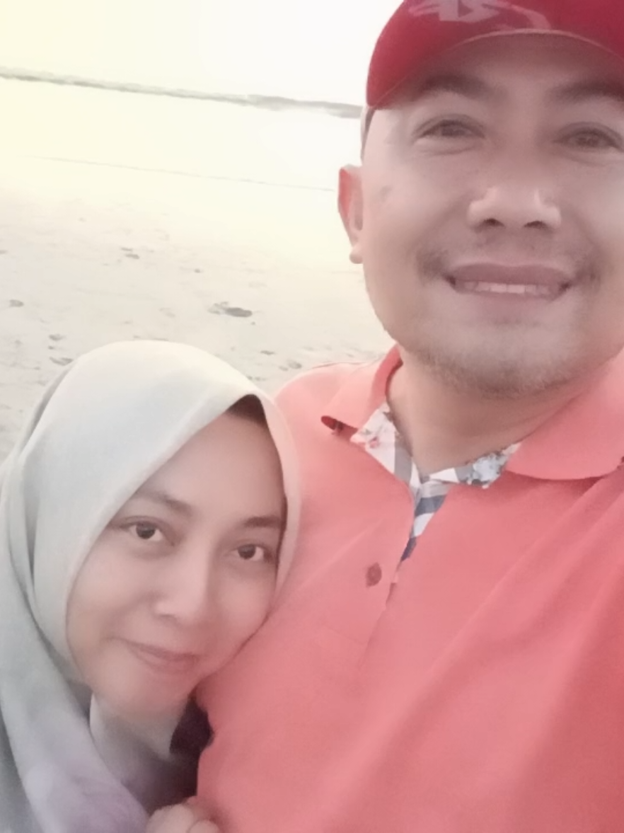 Sayangi dan Cintai pasanganmu, sebagaimana engkau mencintai dan menyayangi dirimu sendiri. pasanganmu adalah takdirmu, terimalah semua kekurangan dan kelemahannya. karena ia adalah takdirmu#fyp #viral 