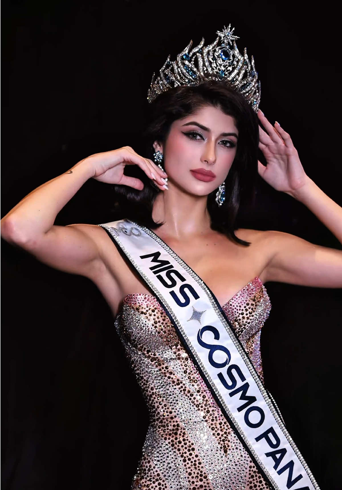 Full HD nét đẹp của Miss Cosmo Panama được make up bởi Mỹ Smile. Photo by @NGUYEN VAN ♥️ #misscosmo #misscosmopanama2025 #panama #italymora #hocvienquannguyenpule 