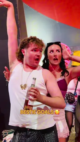 Shoutout this iconic duo at the @redrodeoclub line dancing soireeé 🤠💃 #redrodeoclub #linedancing #shaniatwain #randl25 #besties @Rockstar Energy UK 