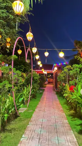 🌙 Đêm Sen Hồng – Lung linh ánh đèn ✨💛 Đêm xuống, Sen Hồng rực rỡ ánh đèn, không gian vừa thơ mộng, vừa chill. 💭 Cảm giác: Thưởng thức ẩm thực, nhấm nháp đồ uống, ngắm cảnh và hít thật sâu không khí trong lành. 📸 Check-in sống ảo: Mỗi góc đều đẹp mê ly, lưu giữ khoảnh khắc cuối tuần đáng nhớ. Sen Hồng – nơi cuối tuần thư giãn, trải nghiệm và chill trọn vẹn. 🌿 #SenHong #DemSenHong #AnhDenLungLinh #ChillCuoiTuan #AmThucSenHong  