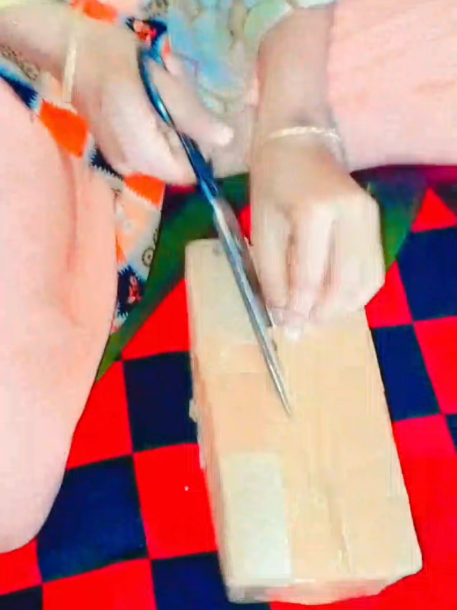 ✅ কাস্টমার পার্সেলটি হাতে পেয়েছে। অরজিনাল পাপায়া কম্বোটি পেয়ে কাস্টমার অনেক খুশি  🥰 #PapayaSoap #SkinWhitening #CustomerReview 