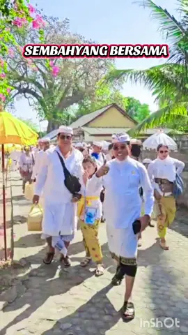 TILEM SASIH KARO, MADE SUNARTA-MDS, WAKIL KETUA DPRD BADUNG, BERSAMA BHAKTA SATYA NARAYANA SEMBAHYANG BERSAMA DI PURA PENATARAN  DALEM PED -  NUSA PENIDA.  23.8.2015 #madesunarta_mds 