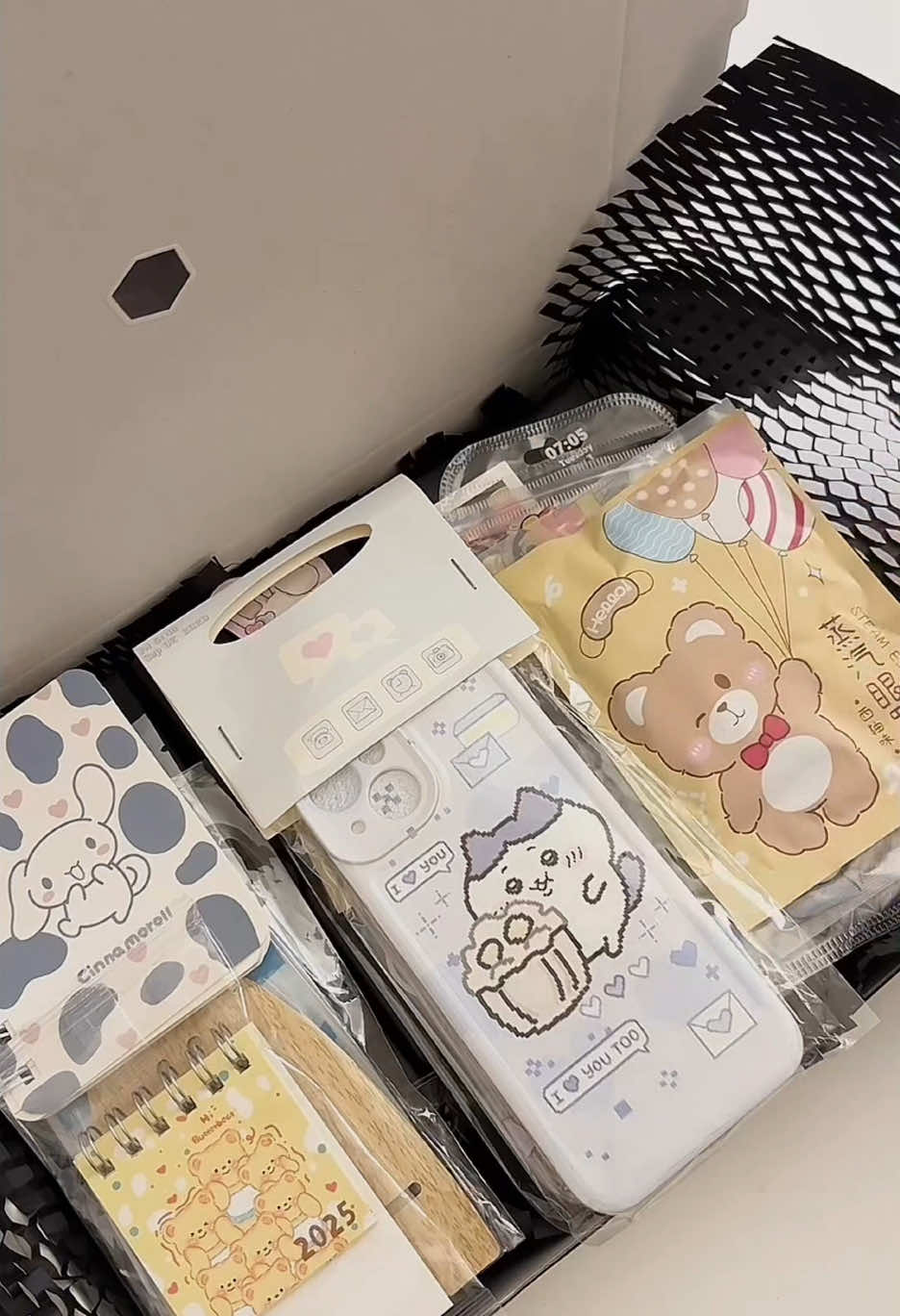 ASMR iPhone 13 gift box packaging #packing #packingorders #asmr #packingasmr #asmrsounds #iphone #iphonegiftbox #phonecase 
