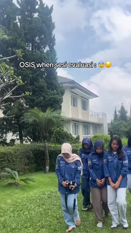 Siapa yang ngiraaa kalo evaluasi itu menyeramkan?  BIG NO! evaluasi itu bukan sesi marah marah dan saling nyalahin yaaa temen temen 😌 evaluasi ada untuk mencari penyelesaian dari semua kendala yang ada di acara, agar tidak kpterulang kembali di kegiatan selanjutnya!
