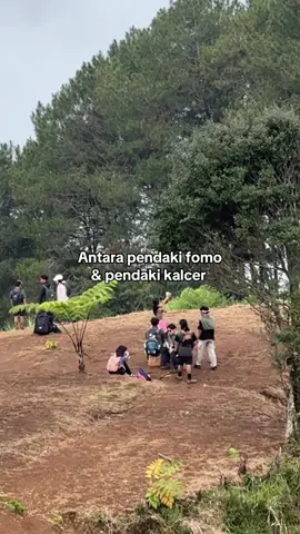 Menurut kalian dari outfitnya apa? #kalcer #fomo #Hiking #zoom #fyppppppppppppppppppppppp 