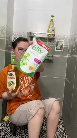 Sạch cặn kem củ đi rồi hả sức kem mới . Dầu tắm sữa tắm Ôliv sạch cặn kem dưỡng ẩm sáng da nè mấy bà xài thử #xuhuongtiktok #fyp #fypシ゚ #viralvideo🔥 