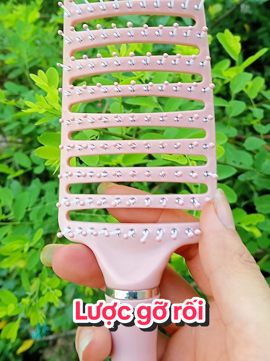 1 em lược gỡ rối rất cần thiết cho chị em phụ nữ chúng mình #giadungtienich #giadungthongminh 