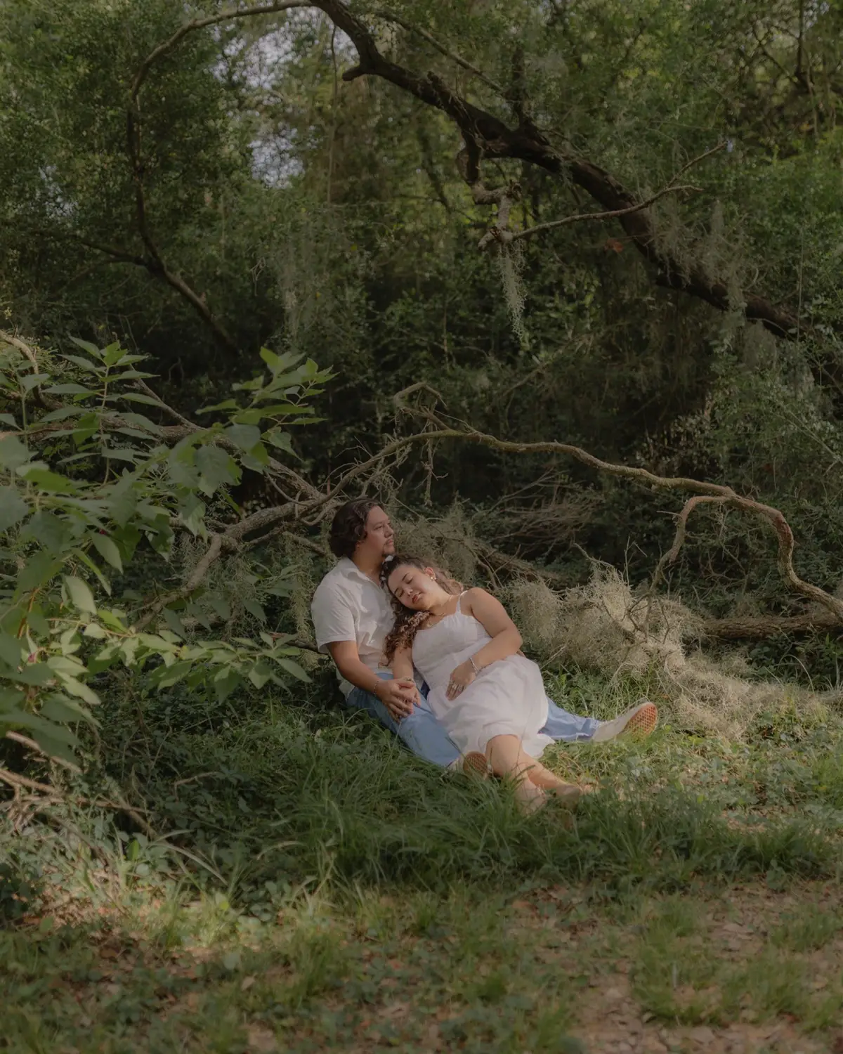 If you ever feel like taking photos would be uncomfortable take this as your sign to trust you, Photographer. My number one priority is to make sure that we break you out of your shell and have fun. This isn’t a “job” to me. This is a privilege to be able to capture these beautiful moments for you and I do my best to make it the least awkward as possible lol. • • • #f#fypp#photographerp#photographyh#houstonphotographerp#pregancyannouncement