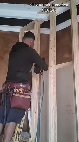 Alta capacidad de carga: Nuestra clavadora de revestimiento de bobina de 15 grados cuenta con un cargador de carga lateral de gran capacidad que puede contener de 300 a 350 clavos a la vez, lo que garantiza un trabajo eficiente sin recargas frecuentes. El cargador de carga de alta resistencia ofrece una larga durabilidad #clavadora #vevor #work #tiktokshopcreatorpicks 