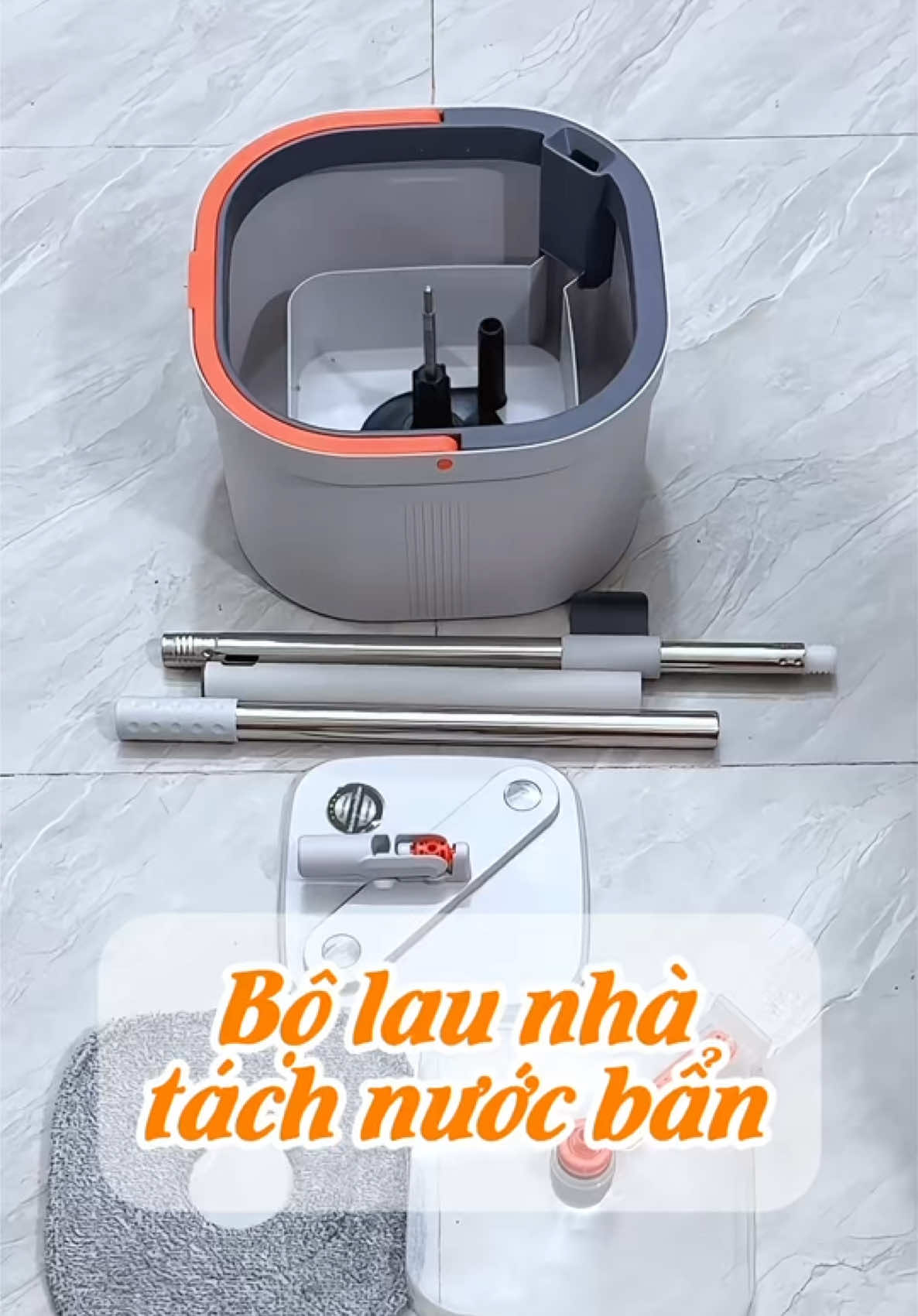 Trước mỗi lần lau nhà là cứ phải giặt khăn mấy lần ngại kinh lên được. Còn cái bộ này 1 xô nước lau hết cả cái nhà khỏi phải tháo khăn ra giặt hay thay nước gì hết 😙 #bolaunha #bolaunhathongminh #bolaunhatuvat360 #bolaunhatachnuocban #taphoabacha 