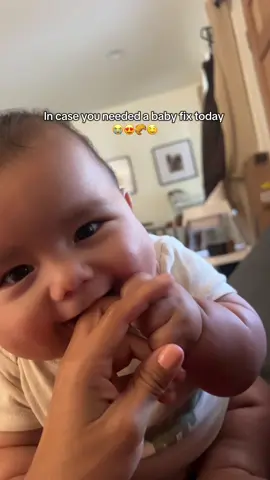 no bc I’m OBSESSEDDDDD😭 #baby #babytok #fypage #chubby #cutenessoverload 