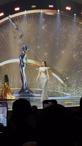 Veena trong phần trình diễn evening gown chung kết MUT2025🔥💫#veenapraveenar#missuniversethailand2025#slayunv#xhuong#xhuongtiktok 