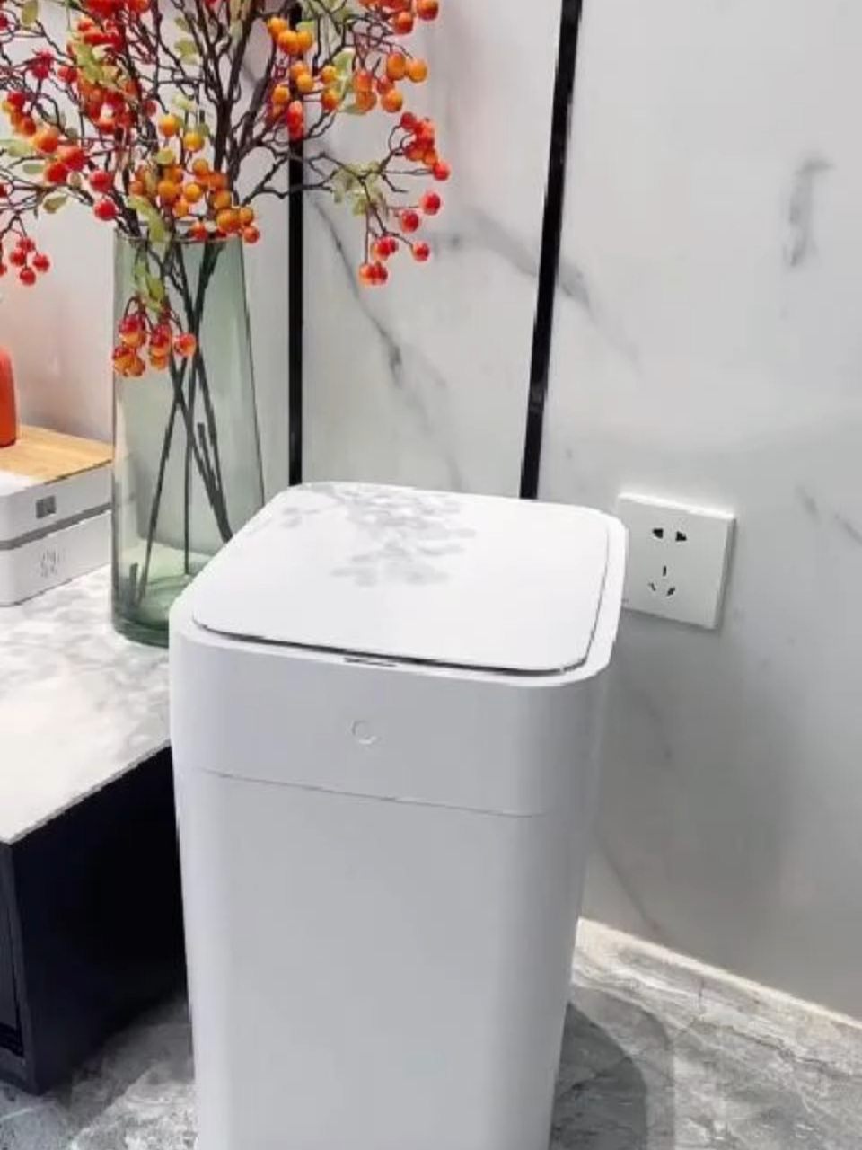 Smart Trash Can with Auto-Packaging #householdgoods #householditems #household #convenient #practical #house #kit #clean #cleaning #tidy #trash #can #smarthome #automatic