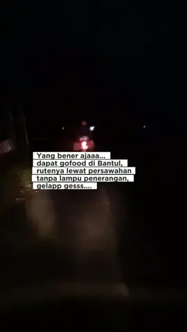 Rute pengantaran gelap, cuma ada lampu motor, untung ada motor di depan guys, wkwkk... #gofood #gojek #ceritaojol #driverojol #dramaojol 