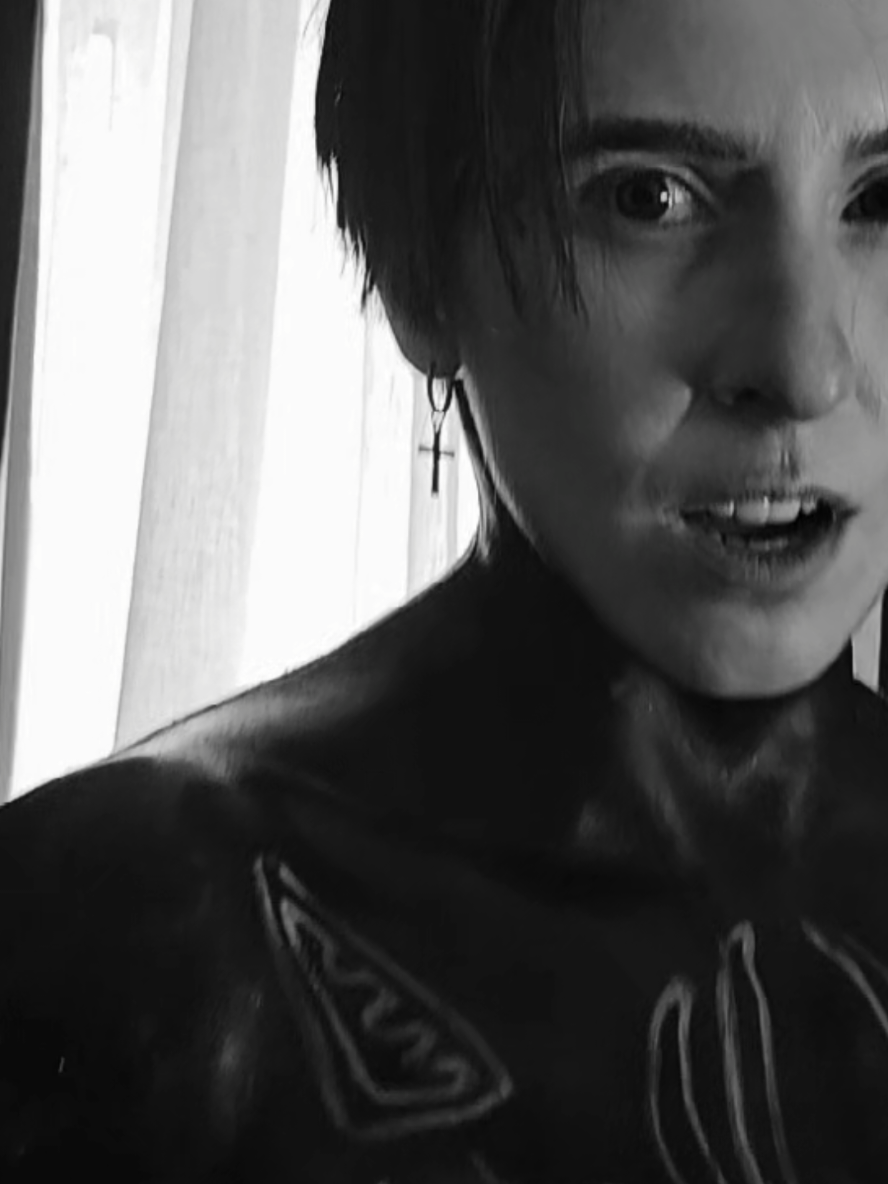 humour available? 😁  just the longer version 👍  #ronnieradke #fallinginreverse #ronnieradkecosplay #funny #cosplay 