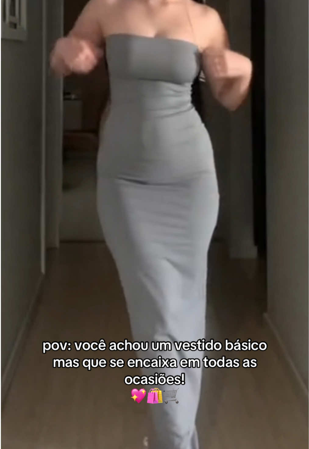 ✨ Elegância sem esforço! ✨ O vestido midi tomara que caia é a escolha perfeita para brilhar com charme e leveza. Ideal para ocasiões especiais ou aquele look poderoso no dia a dia. Disponível nas cores e tamanhos que você ama! 💃💫 ⠀ 🛍️ Garanta o seu agora!