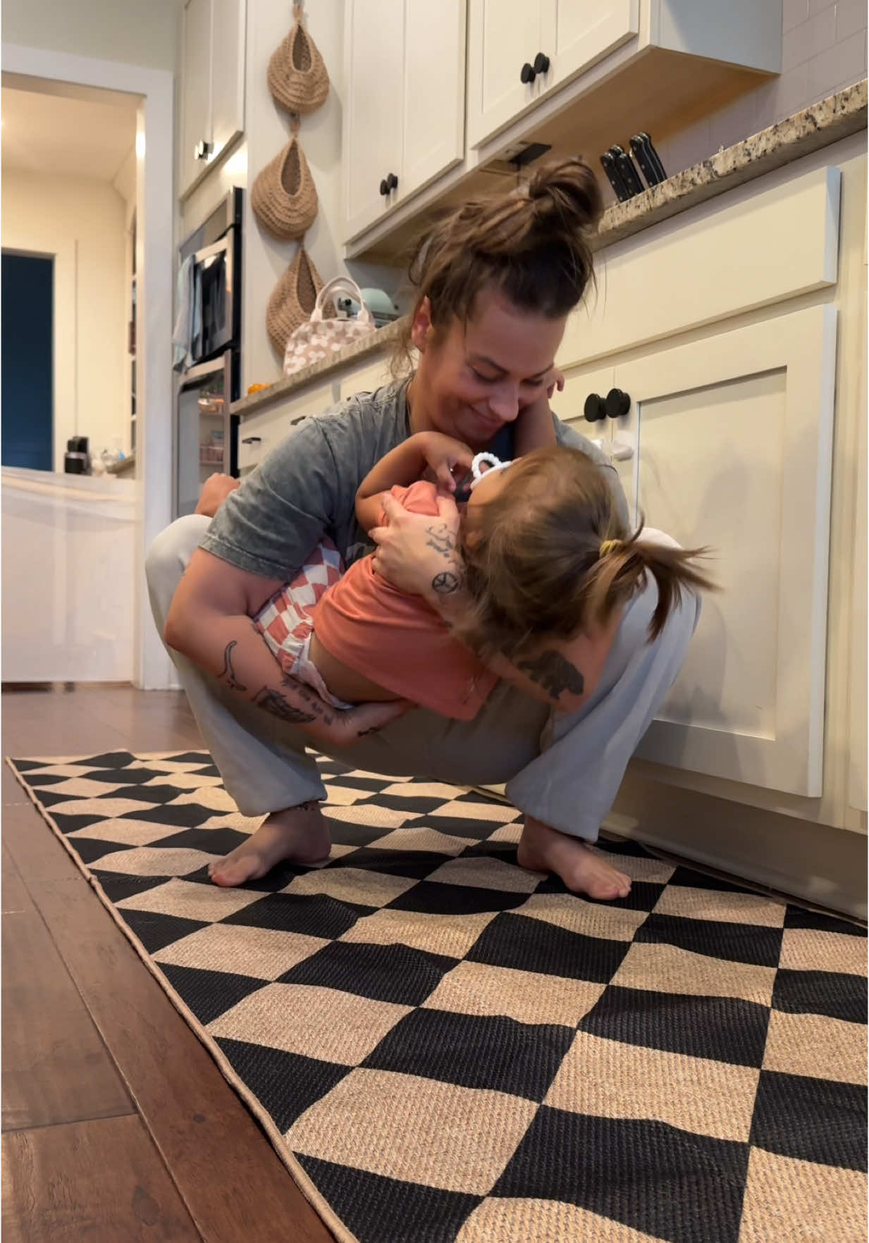 I love a good checkered pattern! 🫰🏼🫰🏼 #tiktokshopcreatorpicks #tiktokshophomefinds #tiktokshop #tiktokshopmusthaves #homedecor #tiktokshopsummerturnup 