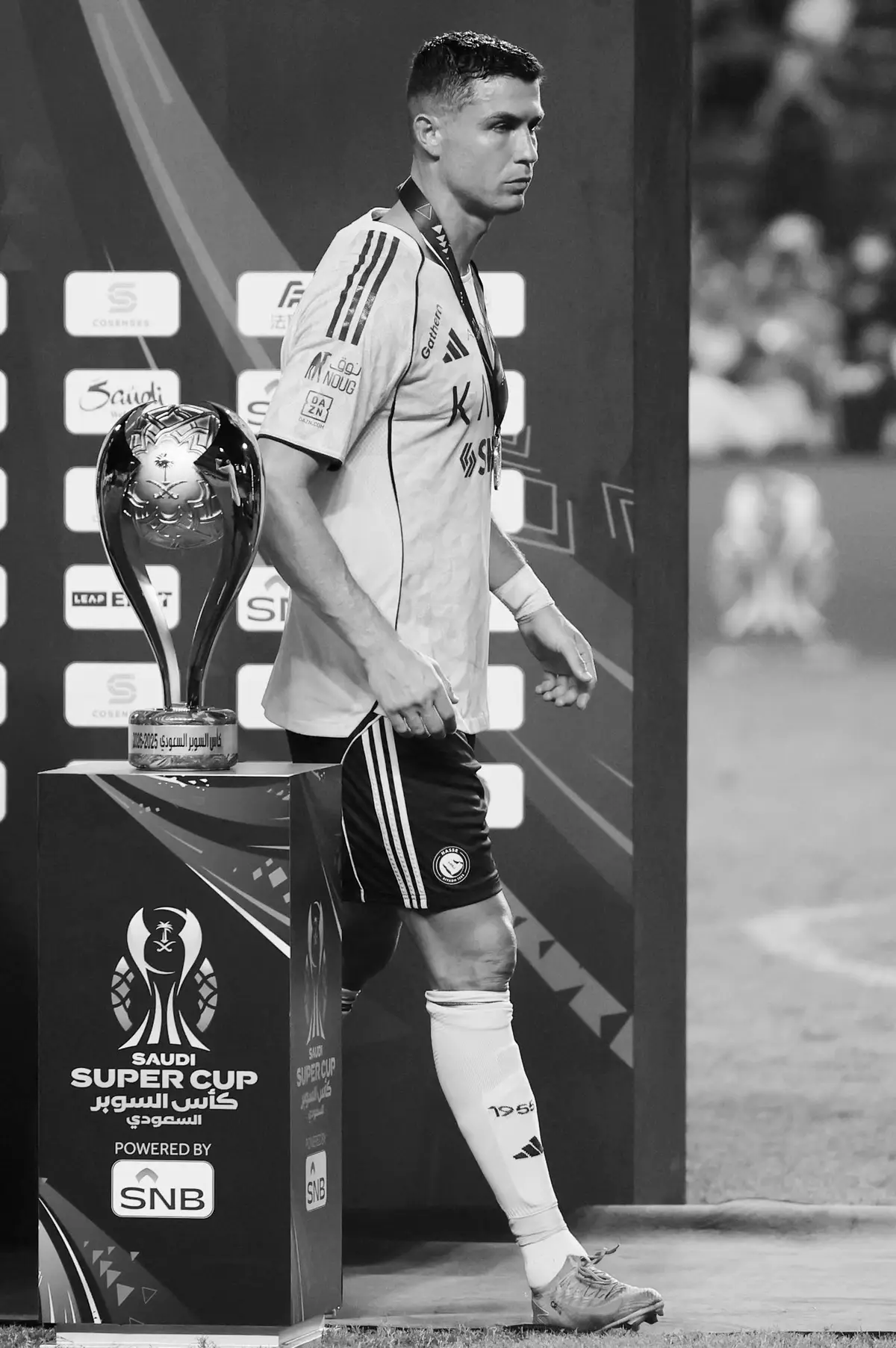 ماذا بيني وبينك !  ‏لماذا ترفضينني يا كأس الذهب ؟  ‏ماذا فعلت ؟ ماذا صنعت ؟  ‏😔💔 #كرستيانو_رونالدو #fyp #النصر #لالو #شعب_الصيني_ماله_حل😂😂 