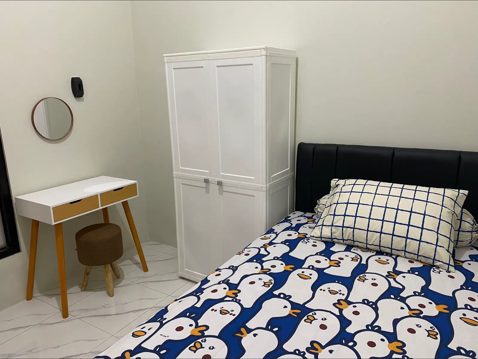 Senyaman ini kamar di AROLA Kost Putri  Tinggal bawa koper aja ga perlu repot-repot. Kamar full furnish  Cuma 3 menit k UMP, 3 menit k RS JIH, 5 menit k UHB #kostump #kostpwt #kostpurwokertohits #kostmurah #viral #fyp #foryoupage 