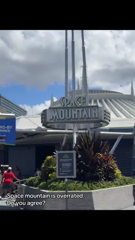 Is too dark, too jerky, super slow for a coaster. I think it’s highly overrated. #spacemountain #magickingdom #disneyworld #overrated 