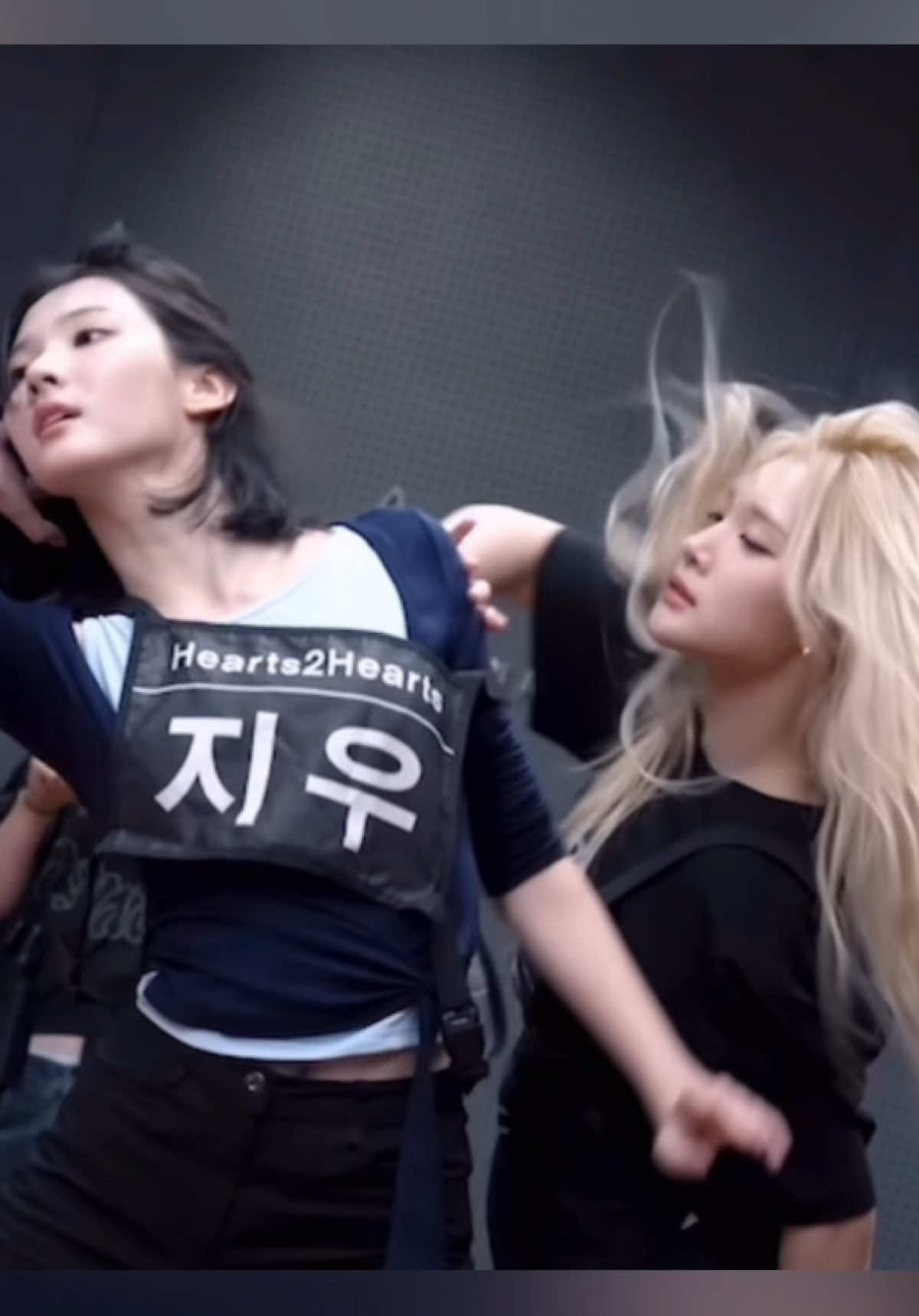 emang gacor banget ni #ujuz 😍 latihan bareng Kiiikiii buat perform sbs gayo daejeon. #juun #jiwoo #hearts2hearts #하츠투하츠 