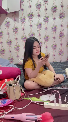 Kebaya kuningnya siap diapeli lho bos🎤💃#lovecafe #rembang24jam #malming #room #ftp 