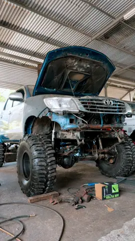 Oh LAWWWDDDDDD look at what’s cooking in Santa Cruz #toyota #4x4 #offroad #hilux #trinidadandtobago  @Team Stress @adamauto31 