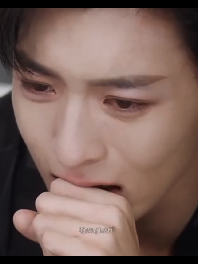 When he saw his boss's tears, he realized that he couldn't live without Hua Yong. #souzy_cat  #abodesire  #desire  #desiretheseries 