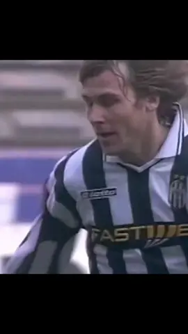 🔥 Pavel Nedvěd — intensidade, talento e garra que marcaram uma geração do futebol europeu! ⚽🇨🇿 #nedved #pavel #futebol #lenda  