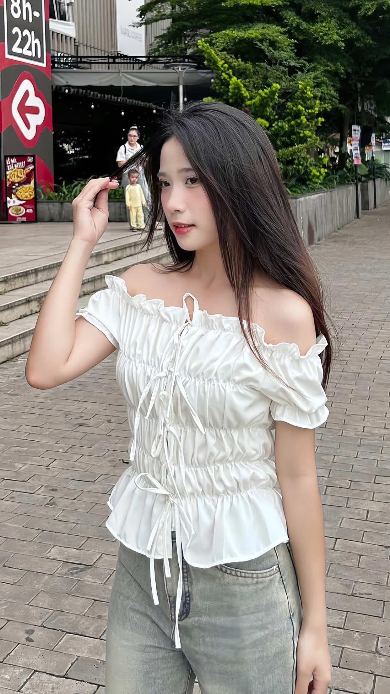 Áo chấm bi nhún bo chun trễ vai #xuhuong #phoidoxinh #macdepmoingay #aotrevaibochun #shopcuahoan 